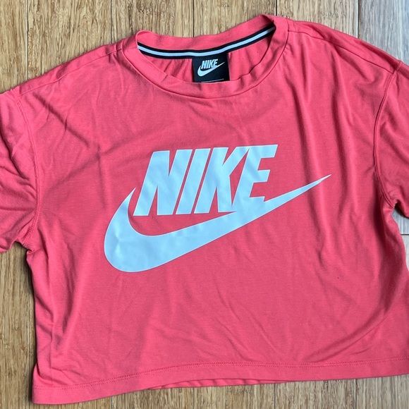 Nike Tops - Women’s Nike pink crop top tshirt pink size small. 1012